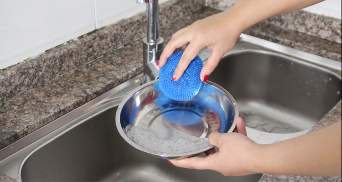 Ελικοειδής σφαίρα καθαρισμού δομών πλαστική που χρησιμοποιείται για τα πιάτα και τα κύπελλα πλύσης
